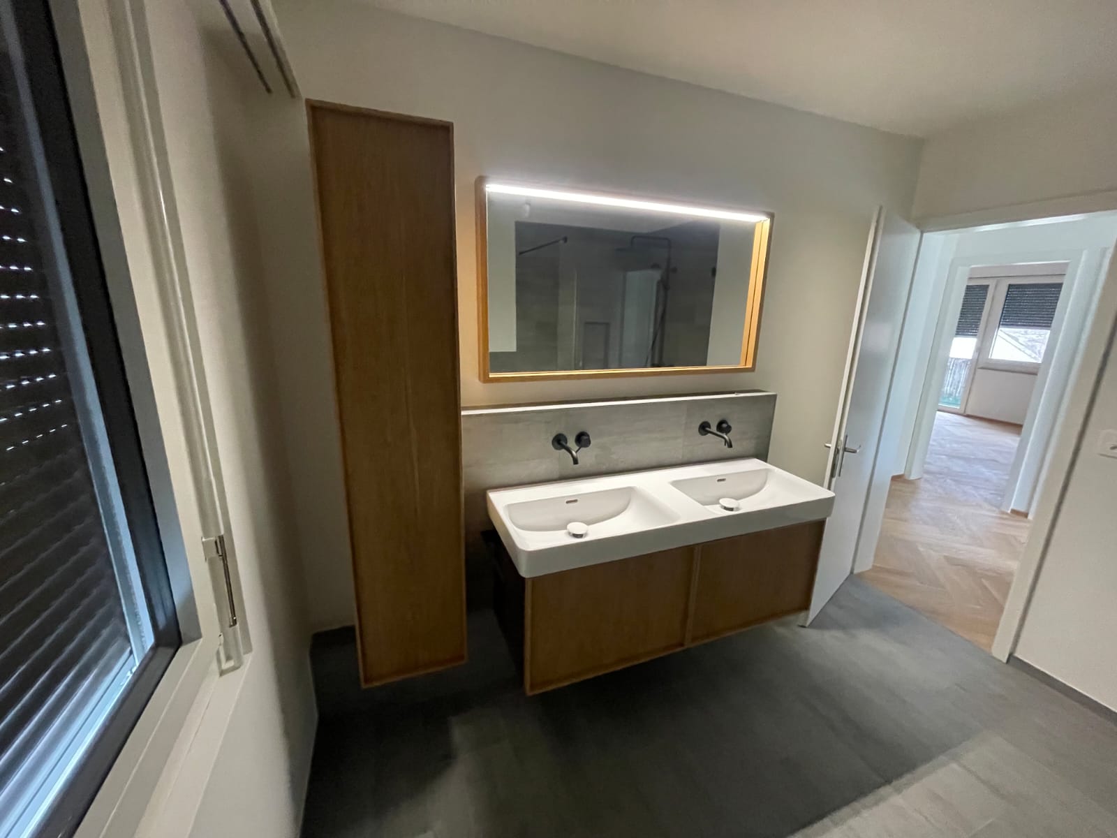 Detailarbeit an Stucco Veneziano Oberfläche